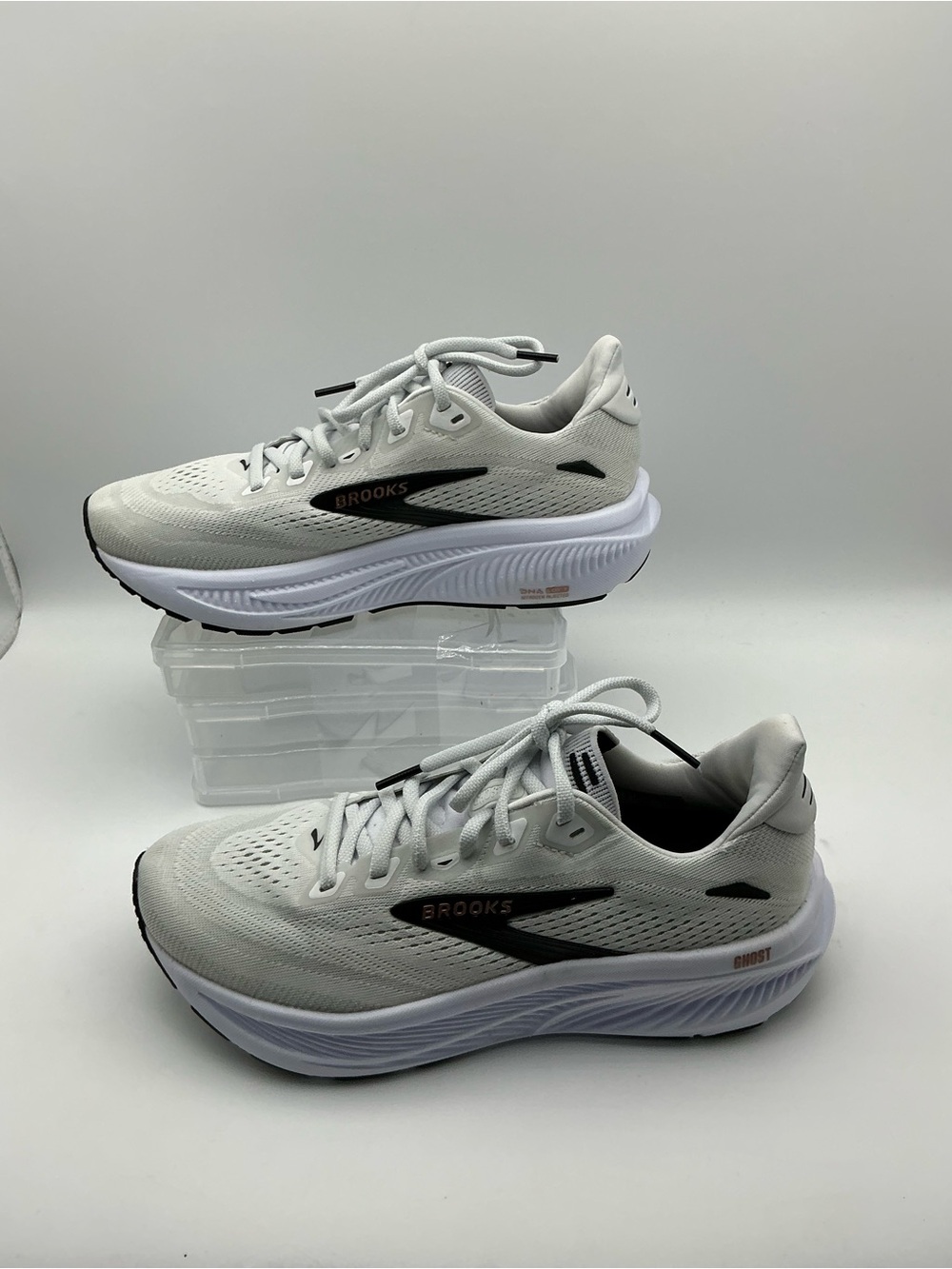 Brooks Ghost 17 Women’s Size 8 White Black Running Shoes Like New